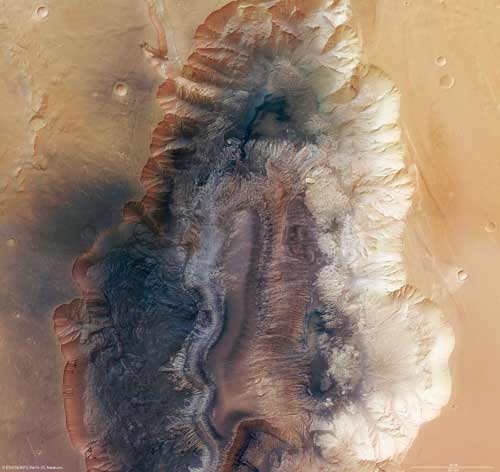 HiRISE picture of the Hebes Chasma on Mars